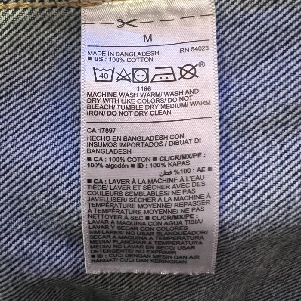 Old Navy Boyfriend Trucker Denim Jacket - Picture 7 of 13